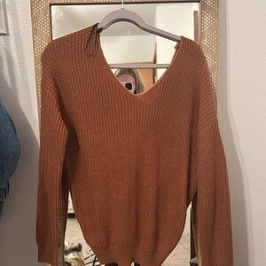 [ Buckle Women's V-Neck Sweater in Warm Rust ]